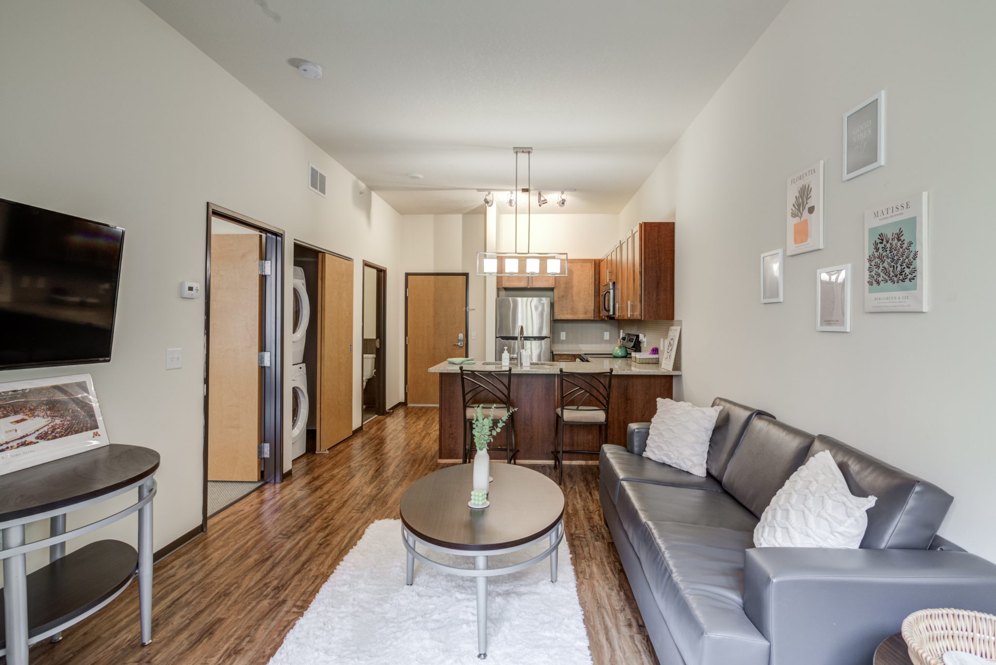 the knoll dinkytown off campus apartments near the university of minnesota fully furnished living room to kitchen in unit washer and dryer
