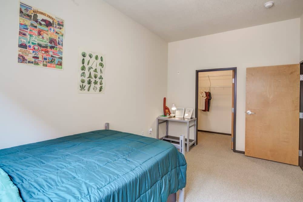 the knoll dinkytown off campus apartments near the university of minnesota private fully furnished bedrooms walk in closets