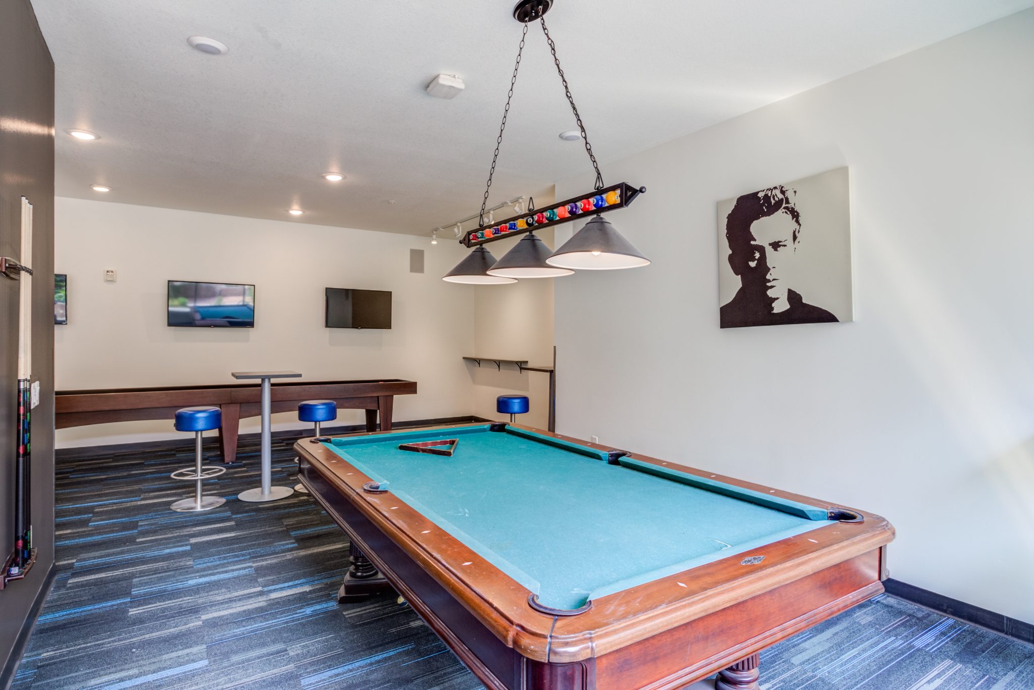 the knoll dinkytown off campus apartments near the university of minnesota resident clubhouse game room billiard table